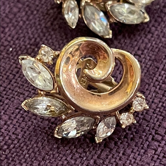 Vintage crown Trifari faceted Crystal rhinestones clip on earrings - Picture 12 of 13